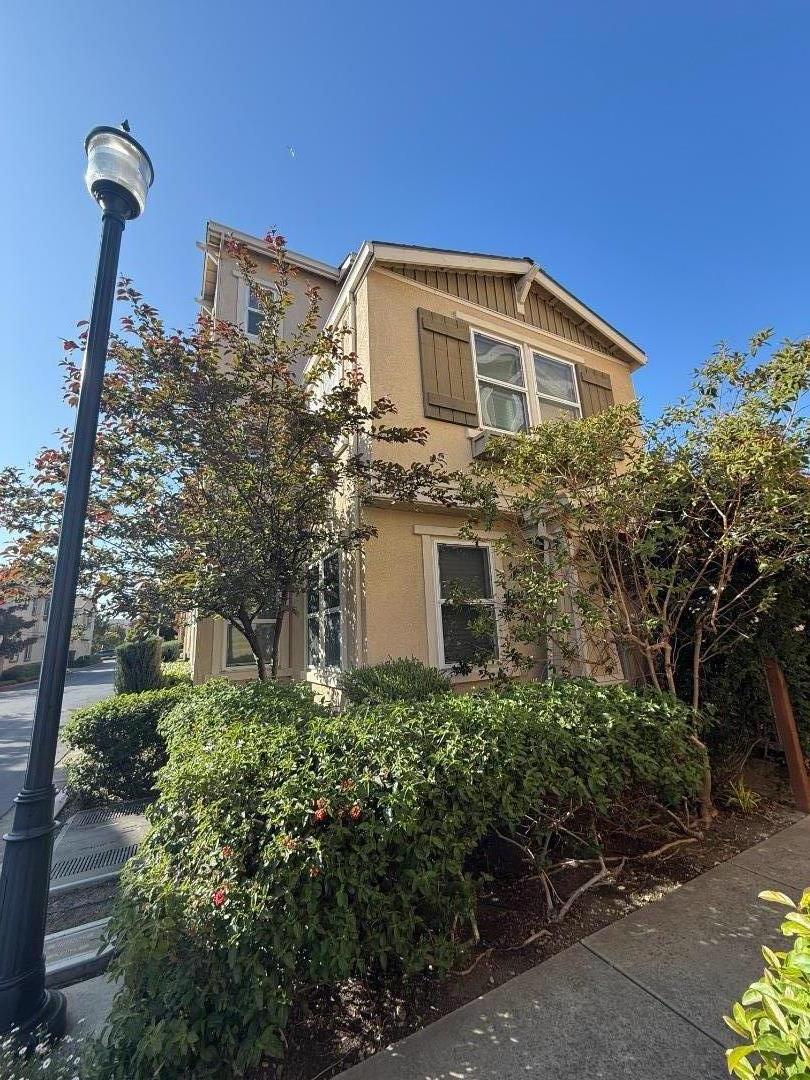 1042 Old Oak Lane