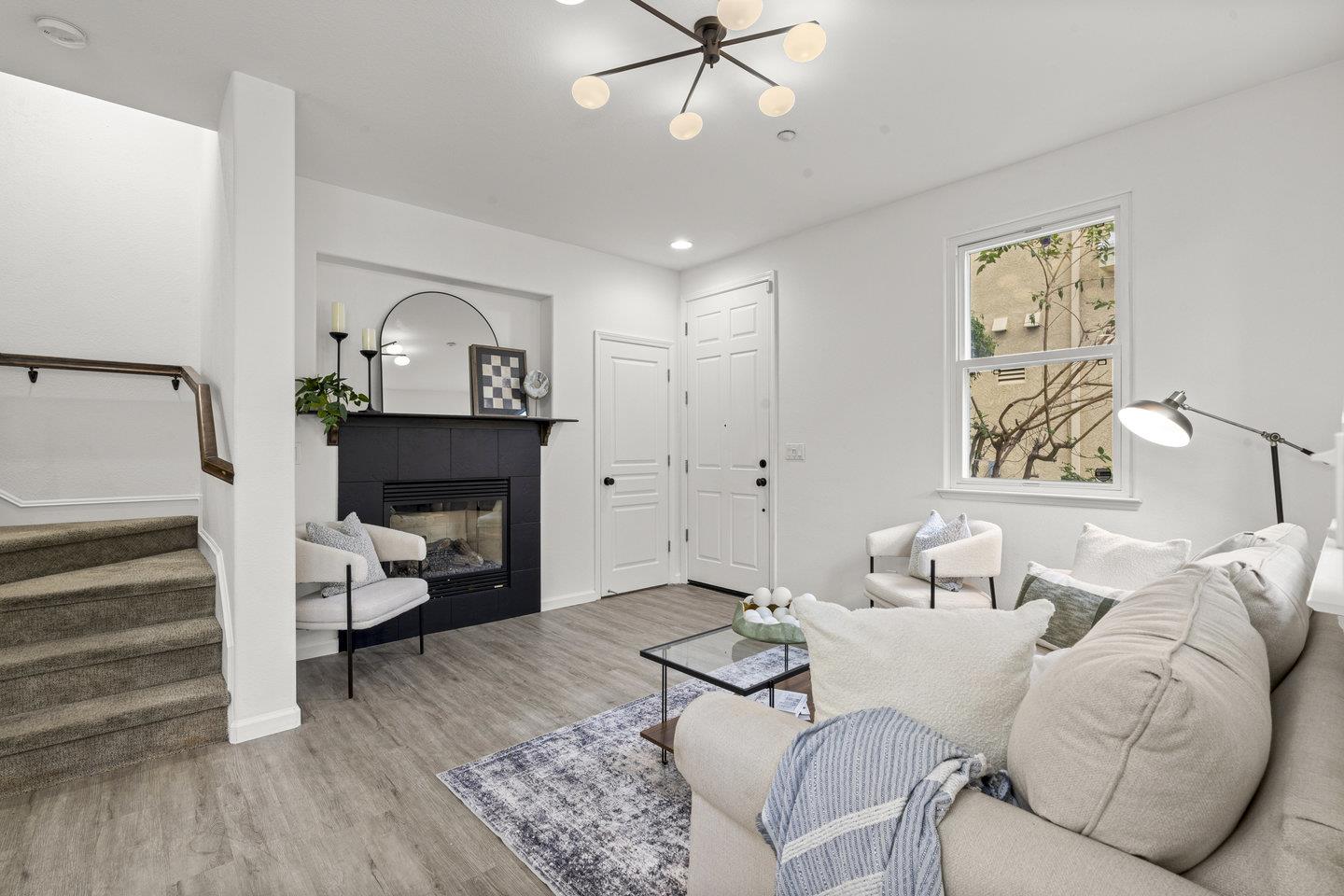 1042 Old Oak Lane