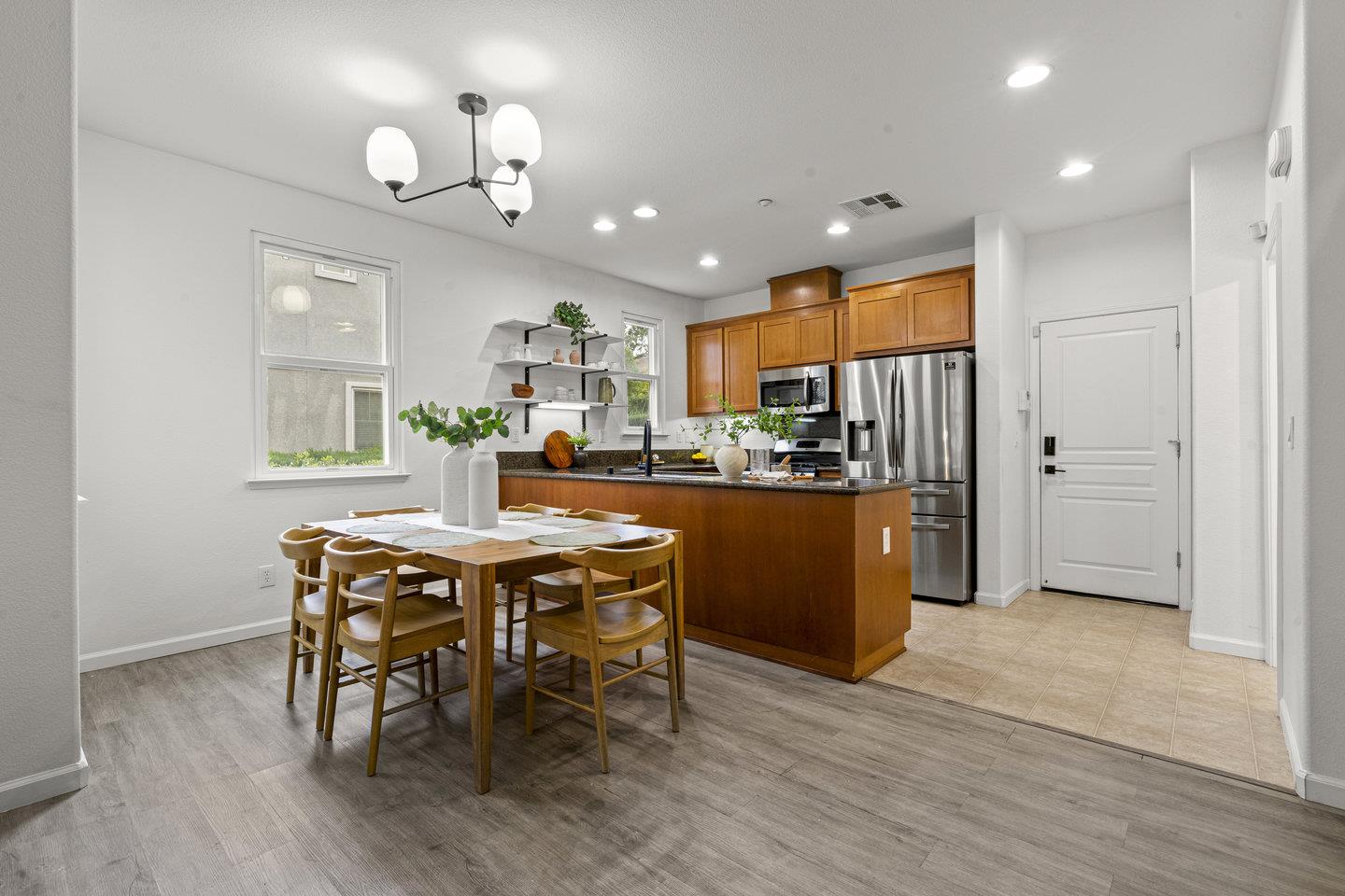 1042 Old Oak Lane