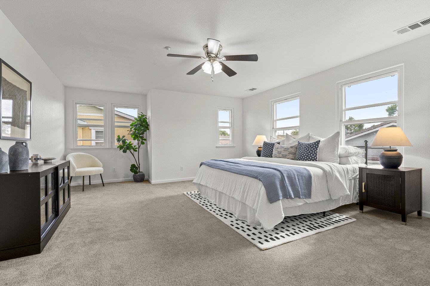 1042 Old Oak Lane