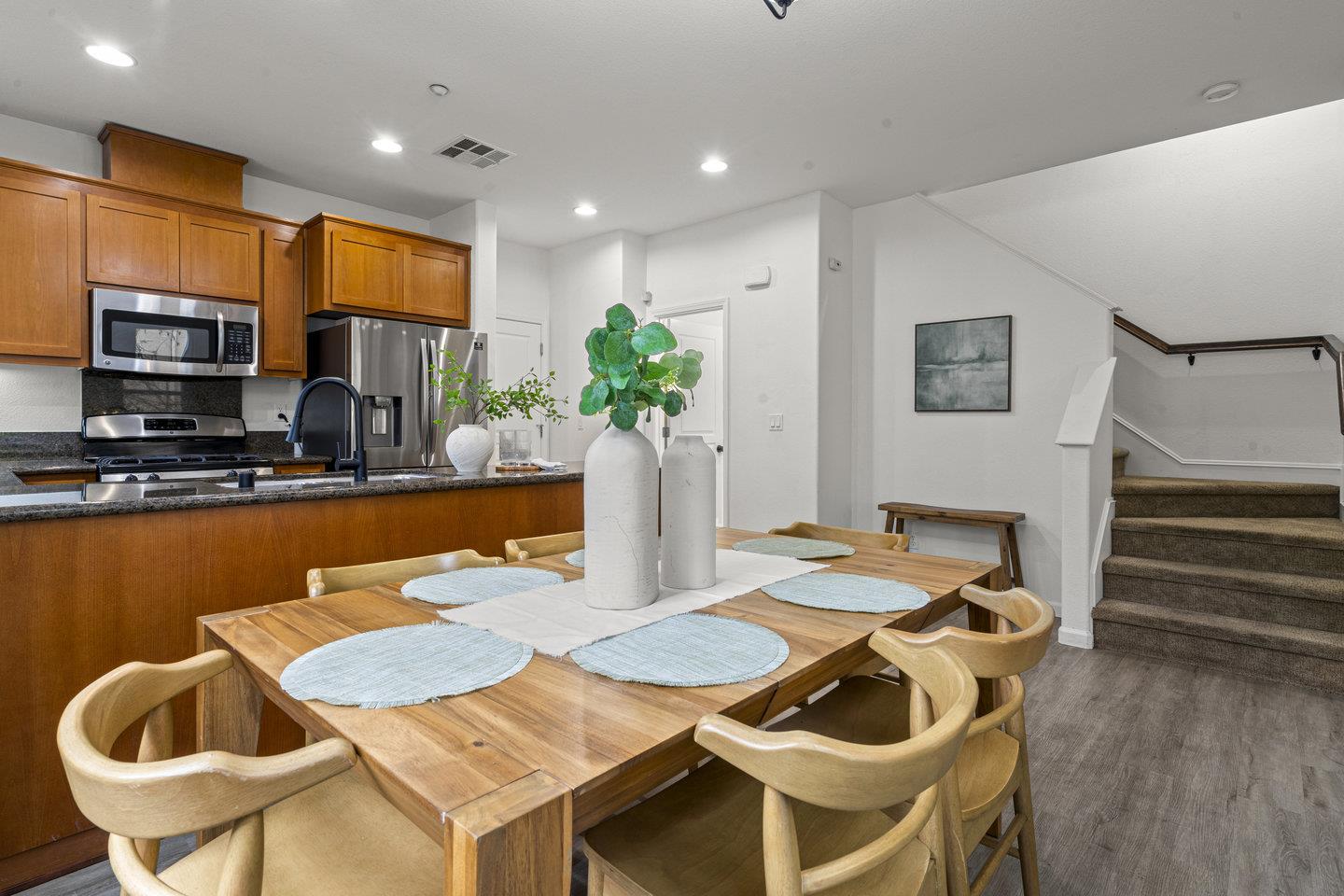 1042 Old Oak Lane