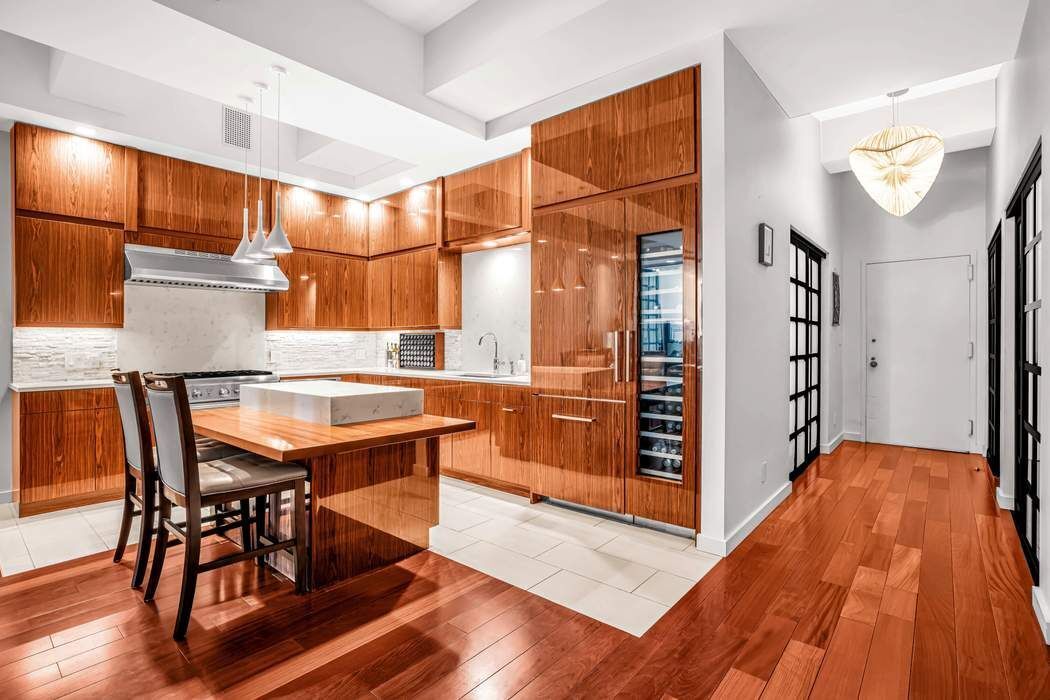 529 W 42nd Street 5R