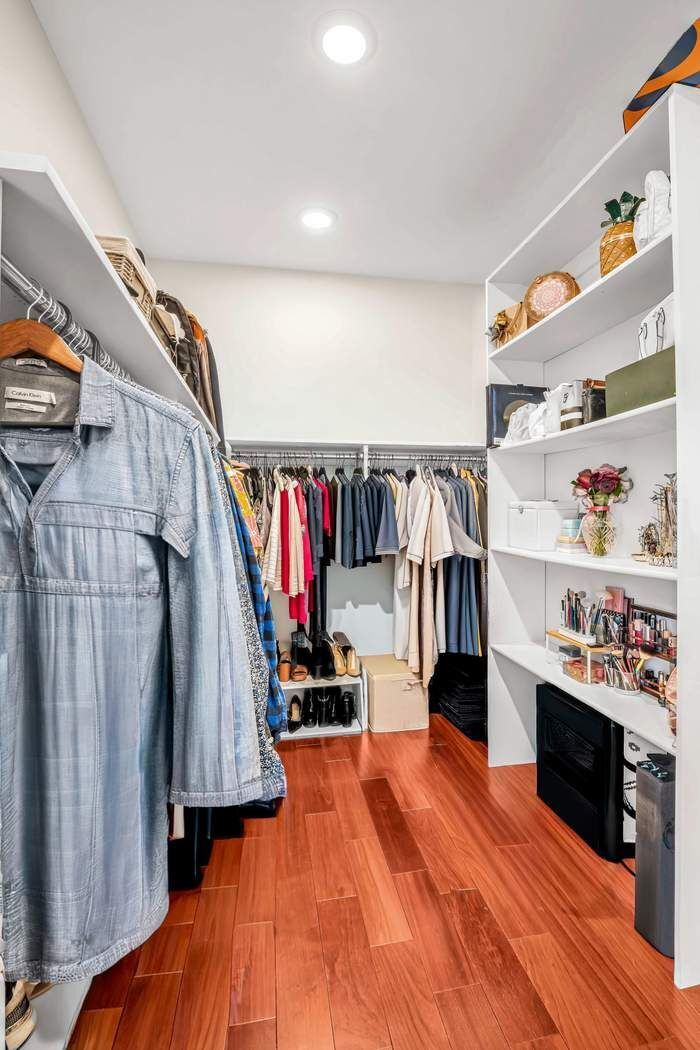 529 W 42nd Street 5R