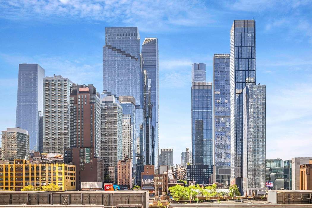 529 W 42nd Street 5R