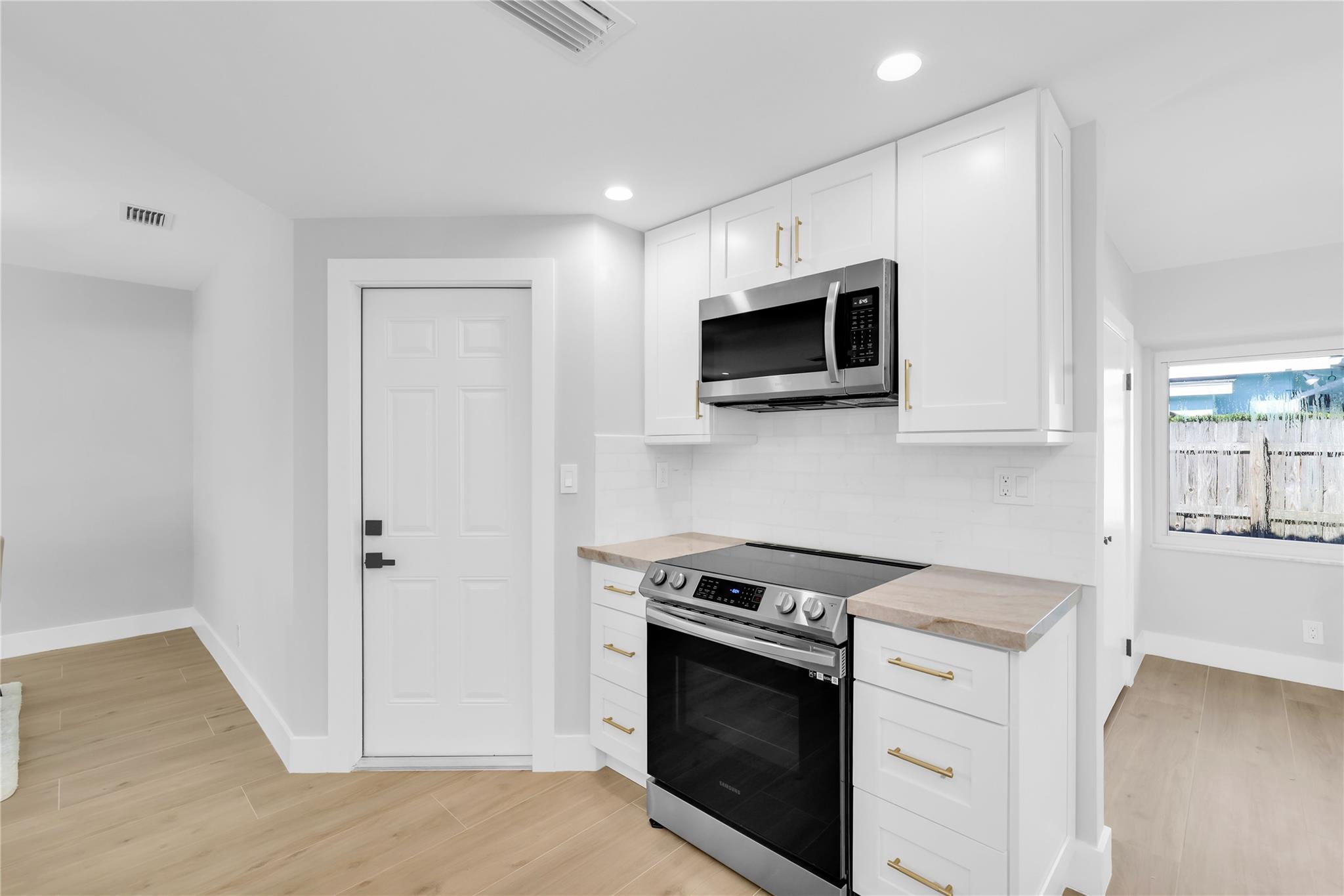 943 SW 4th St