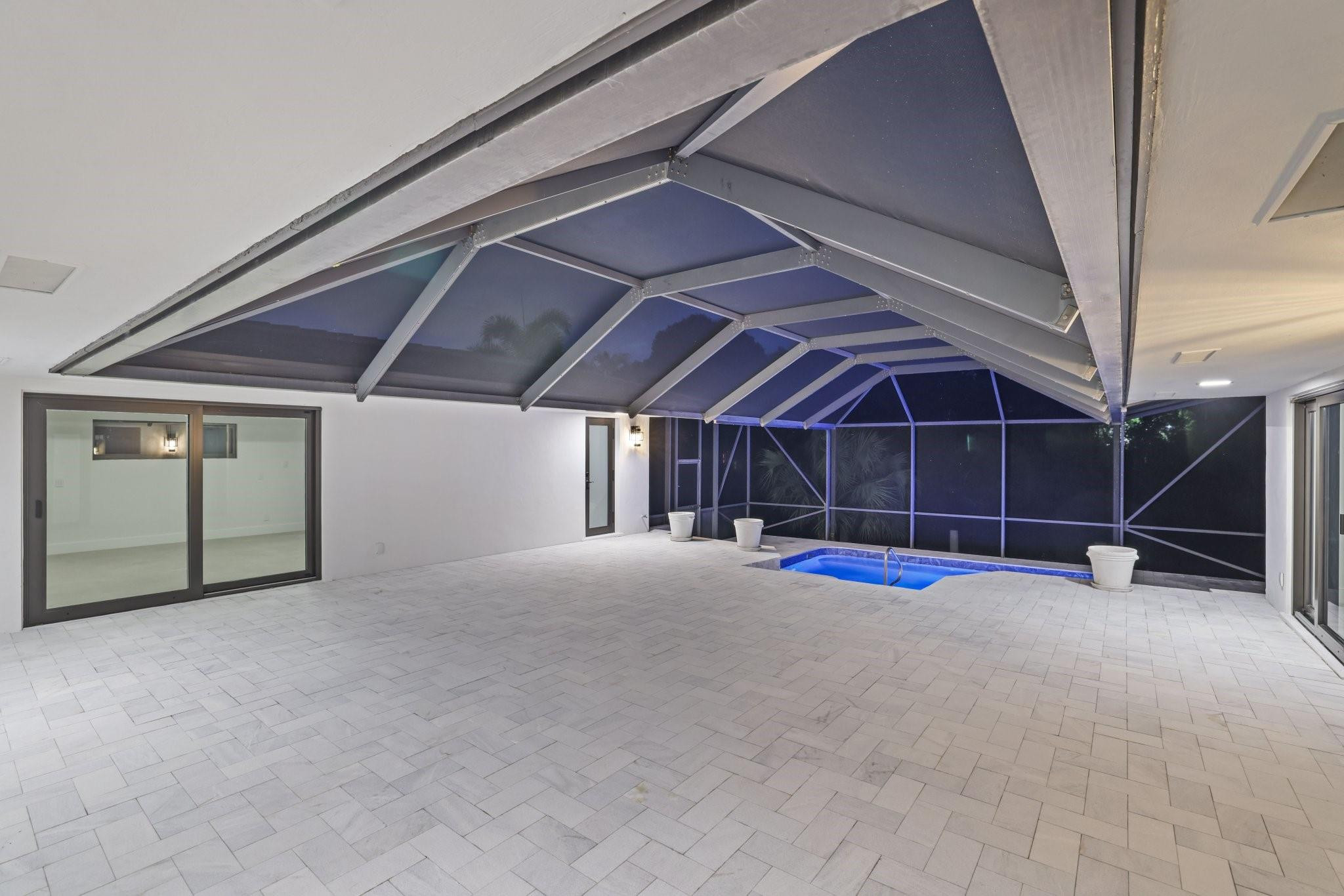 550 SW 6th Avenue