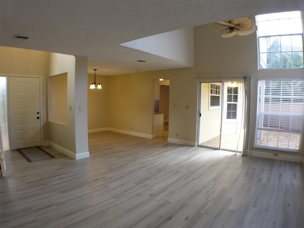 5040 Pointe Emerald Lane