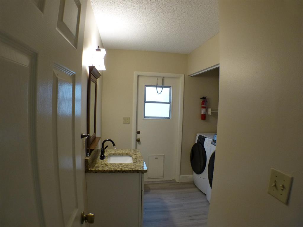 5040 Pointe Emerald Lane