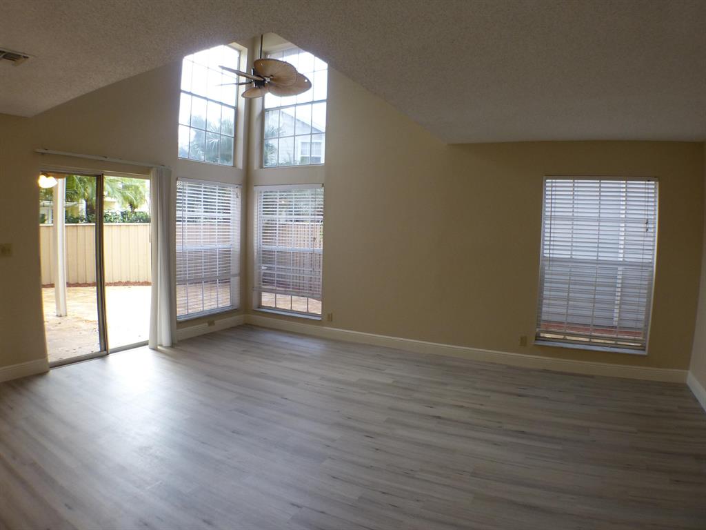 5040 Pointe Emerald Lane