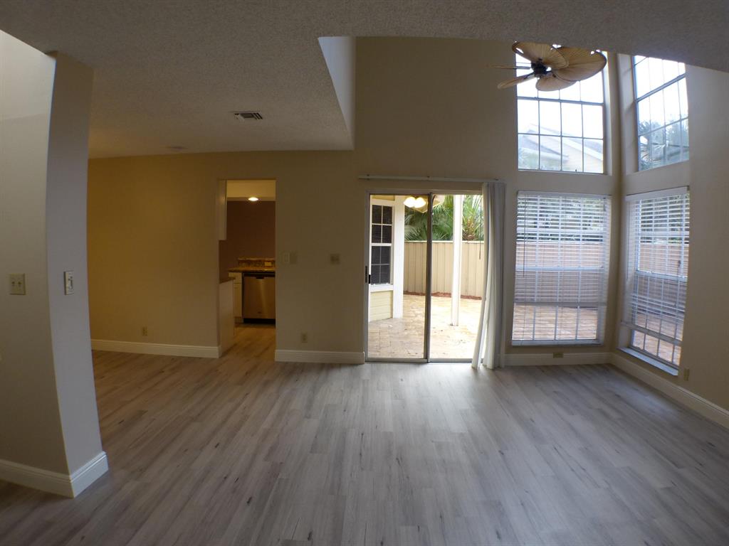 5040 Pointe Emerald Lane