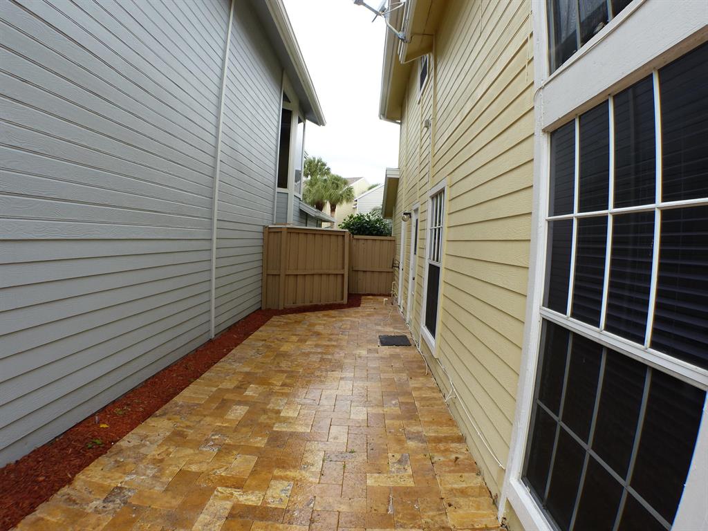 5040 Pointe Emerald Lane