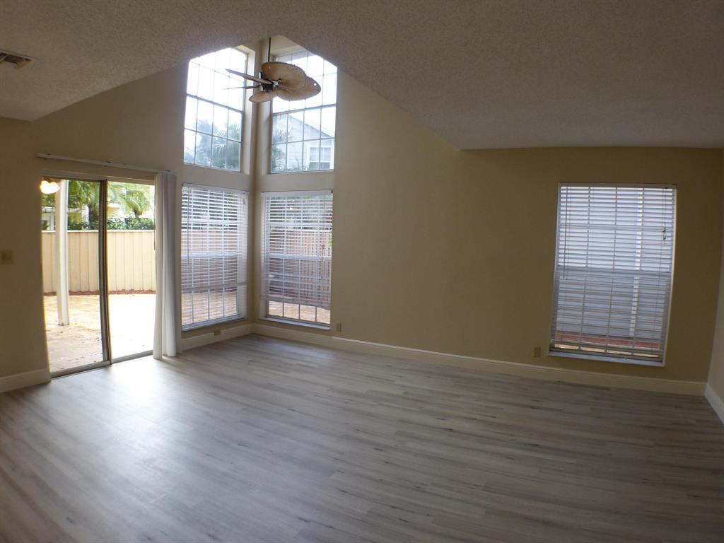5040 Pointe Emerald Lane