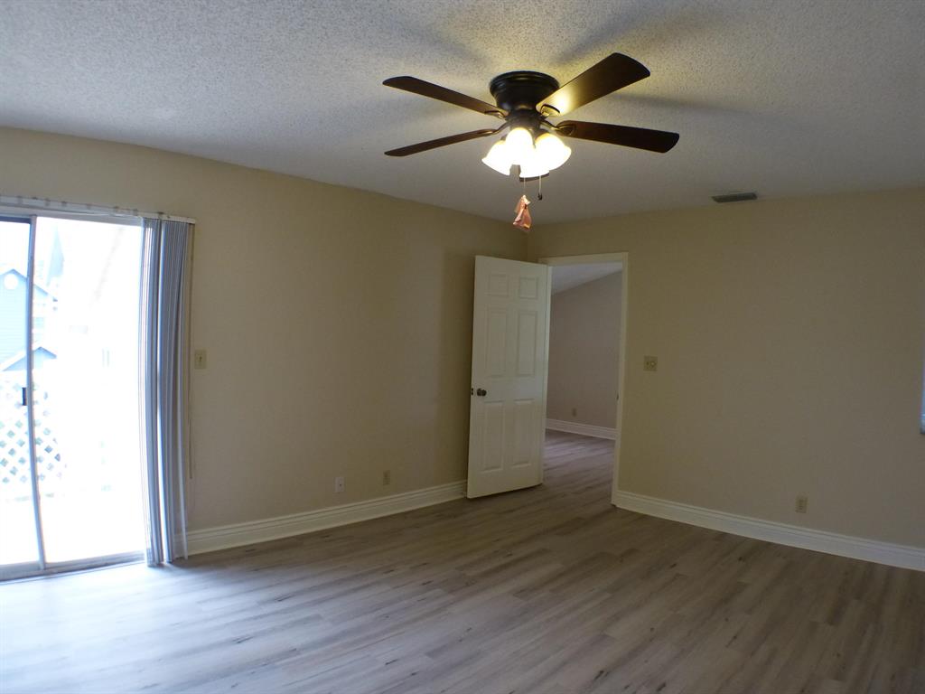 5040 Pointe Emerald Lane