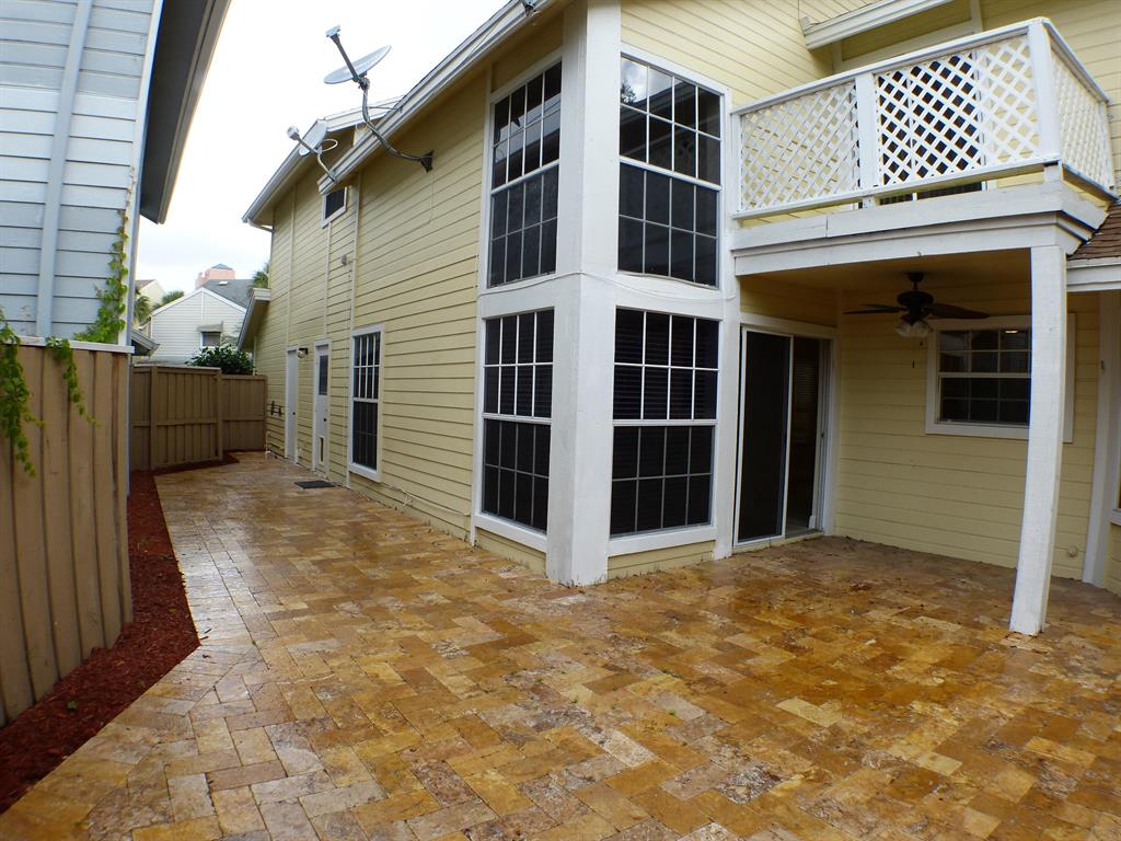 5040 Pointe Emerald Lane