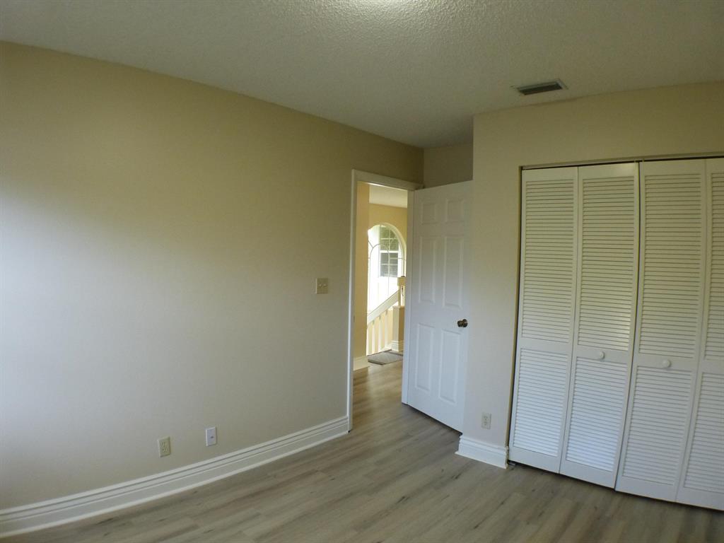5040 Pointe Emerald Lane