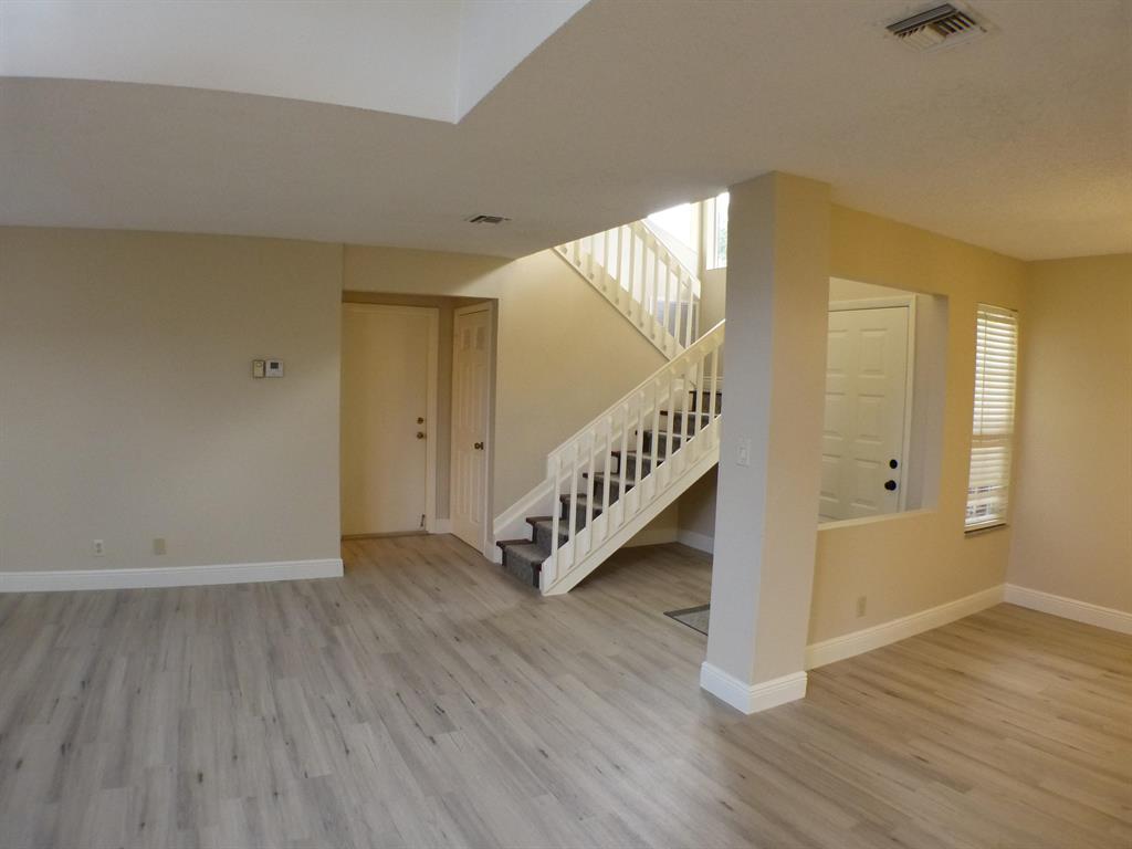 5040 Pointe Emerald Lane