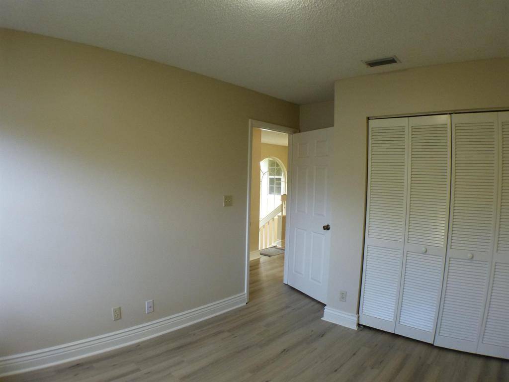 5040 Pointe Emerald Lane