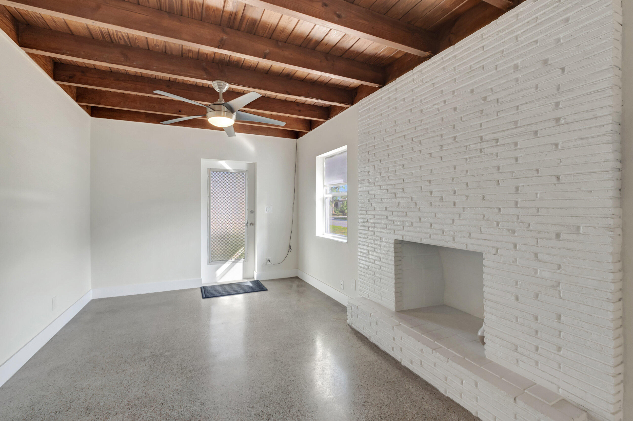 209 SE 3rd Street