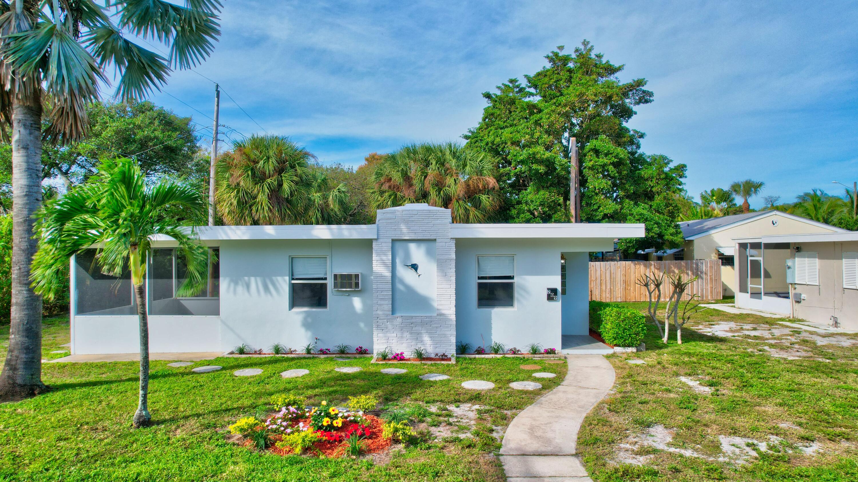 209 SE 3rd Street