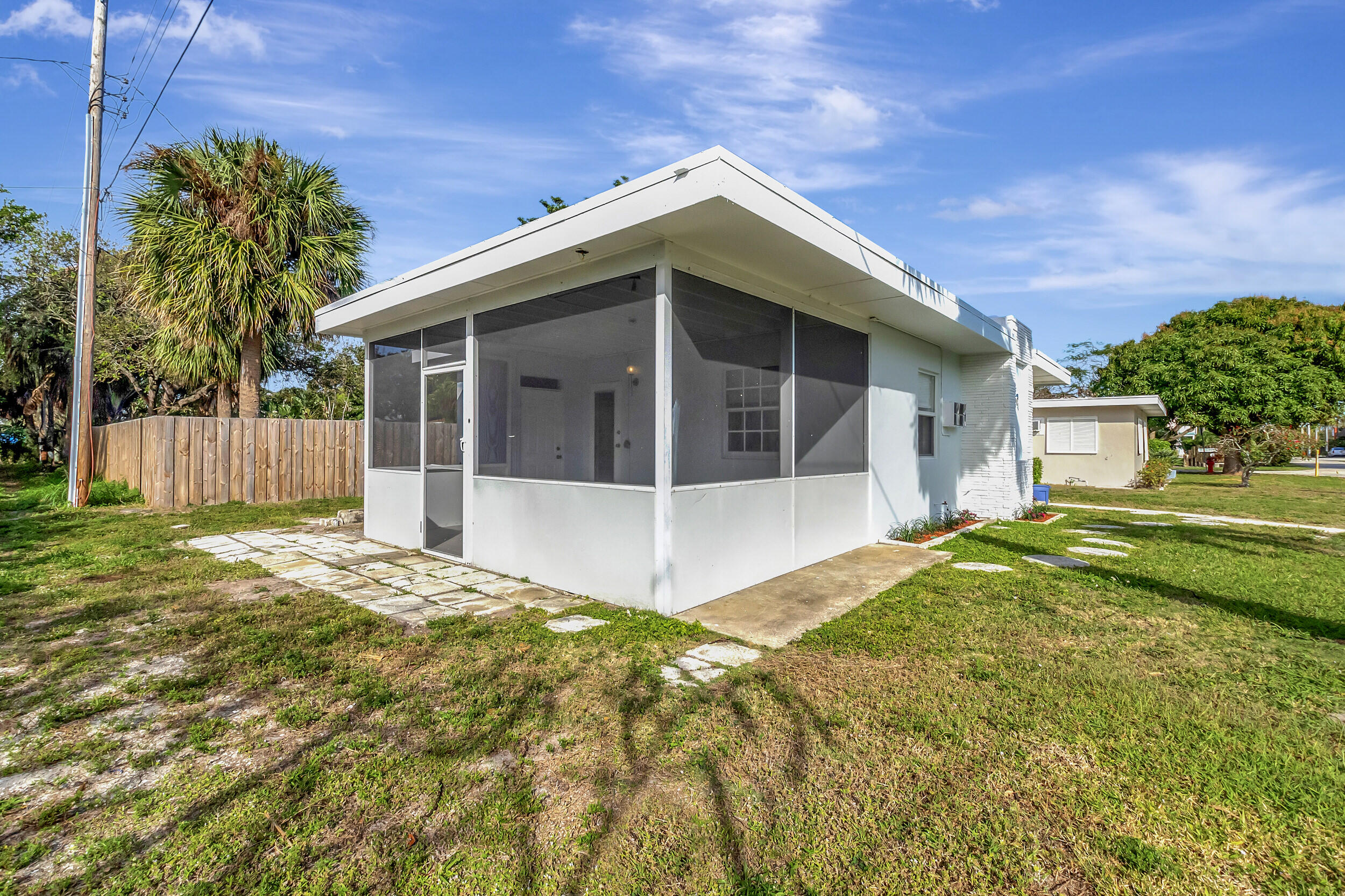 209 SE 3rd Street