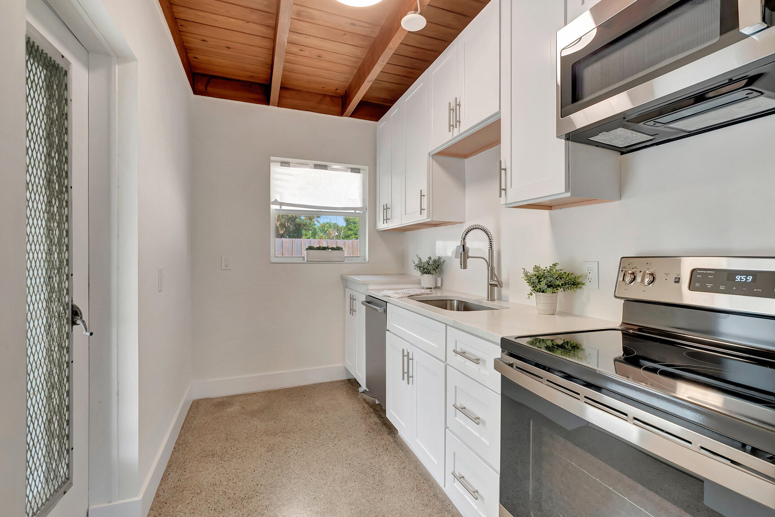 209 SE 3rd Street