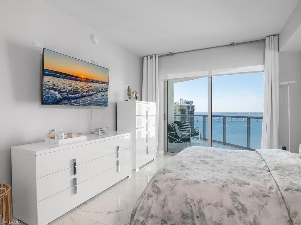 3000 Oasis Grand BLVD # 2107