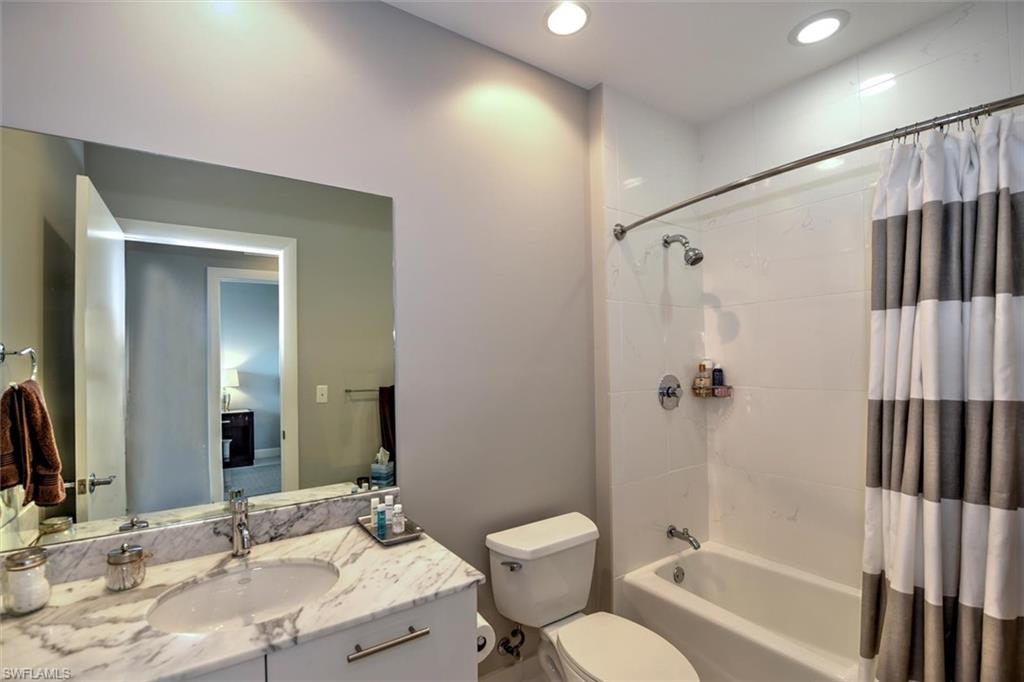 3000 Oasis Grand BLVD # 407