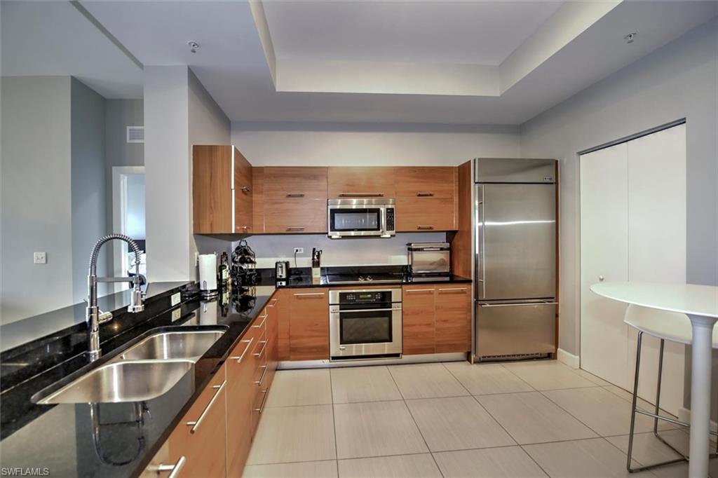 3000 Oasis Grand BLVD # 407