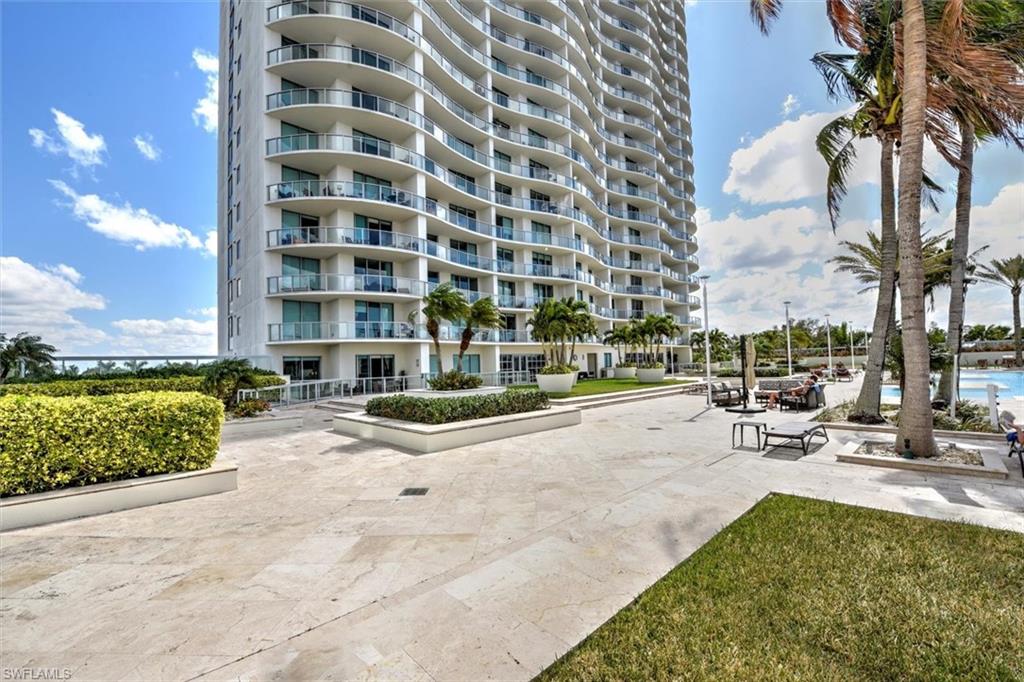 3000 Oasis Grand BLVD # 407