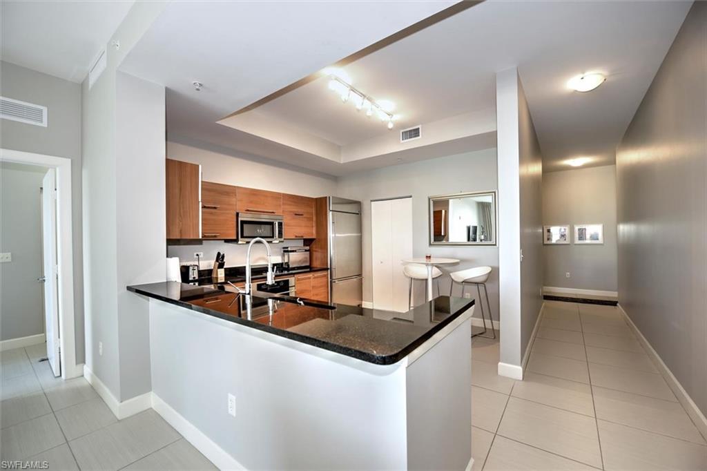 3000 Oasis Grand BLVD # 407