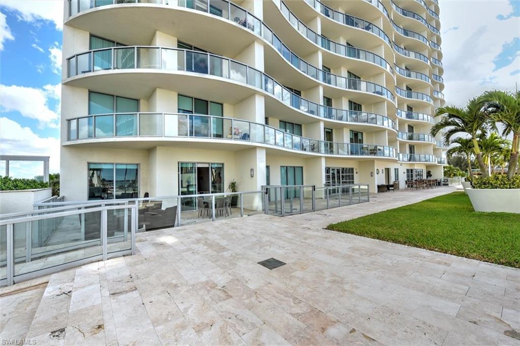 3000 Oasis Grand BLVD # 407