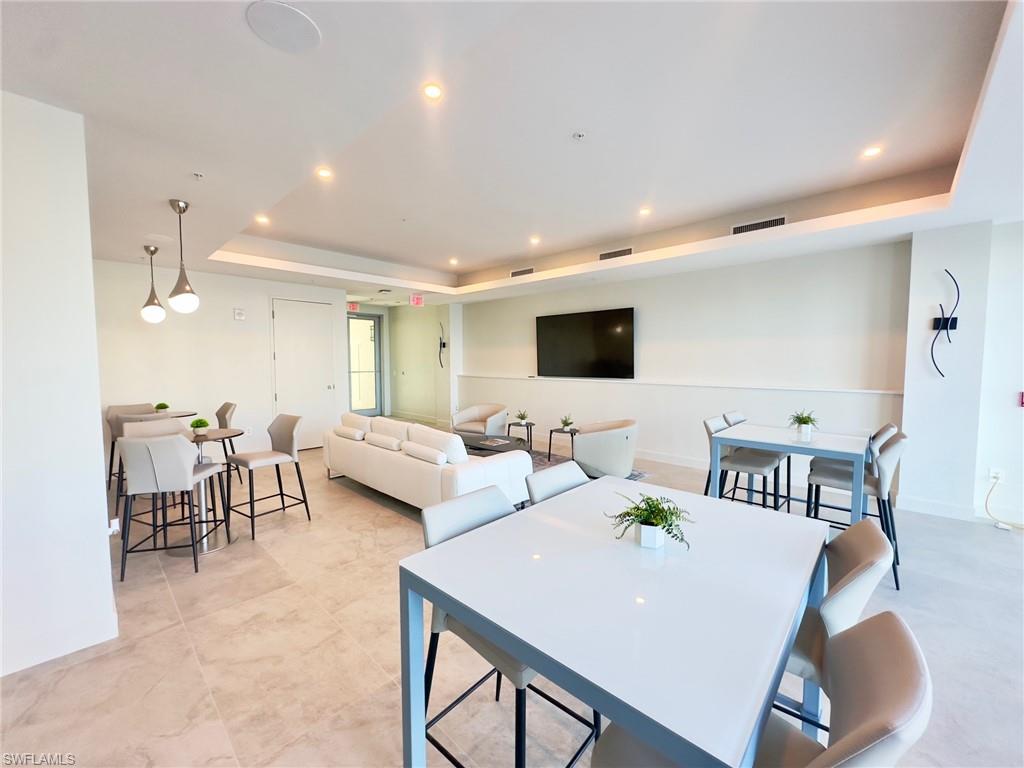 3000 Oasis Grand BLVD Unit: MPH7