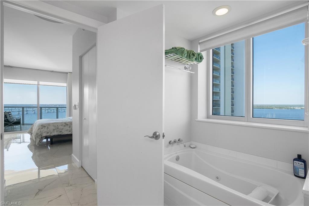 3000 Oasis Grand BLVD # 2107