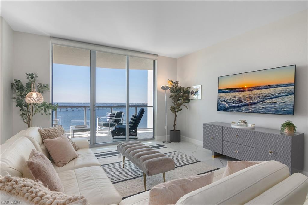 3000 Oasis Grand BLVD # 2107