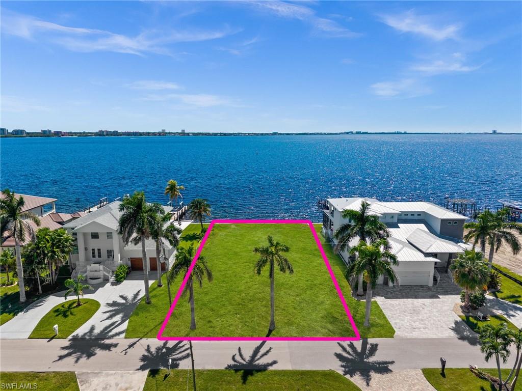 1020 Dolphin DR