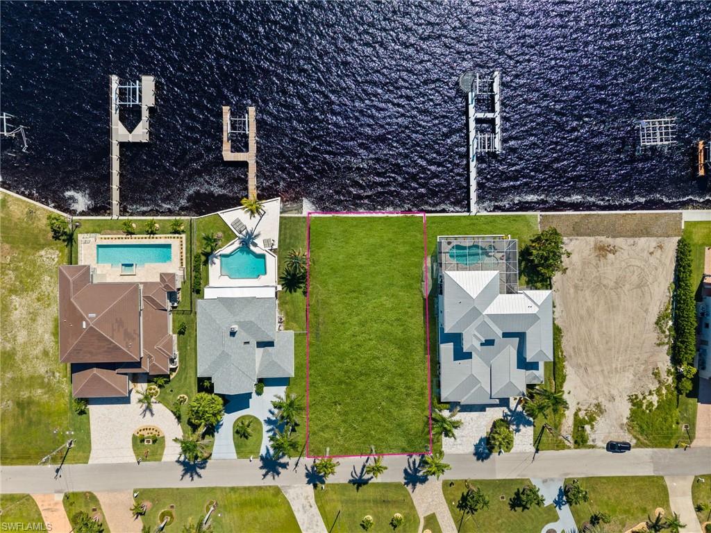 1020 Dolphin DR