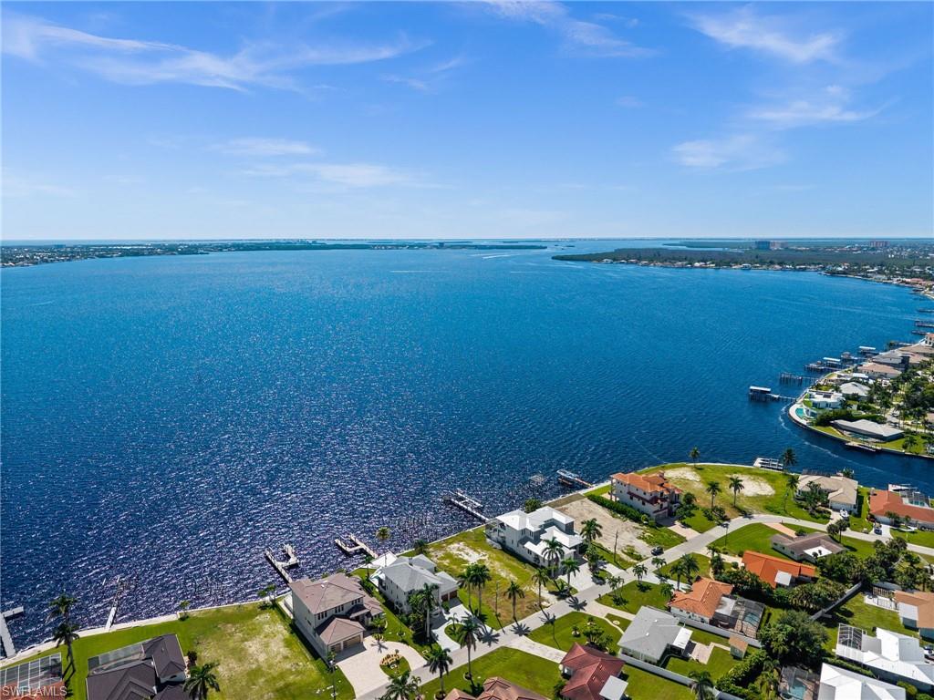 1020 Dolphin DR