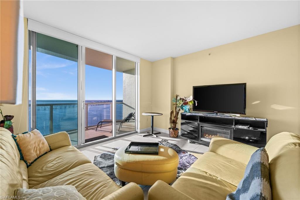 3000 Oasis Grand BLVD # 2702