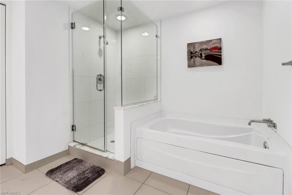 3000 Oasis Grand BLVD 2004