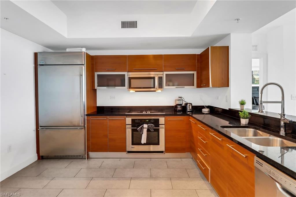 3000 Oasis Grand BLVD 2004