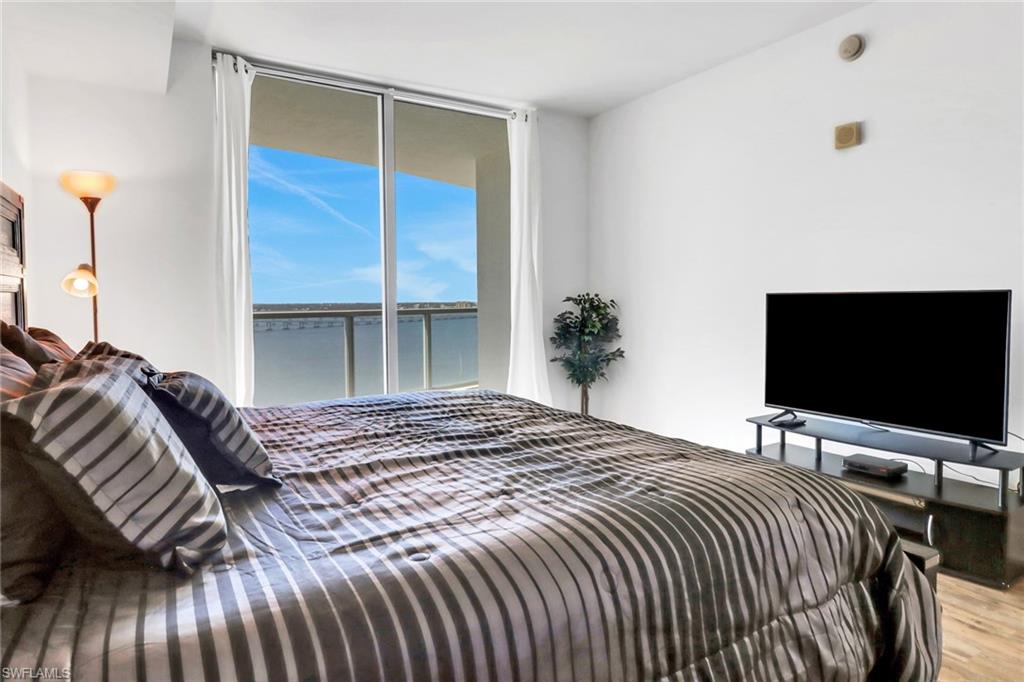 3000 Oasis Grand BLVD 2004