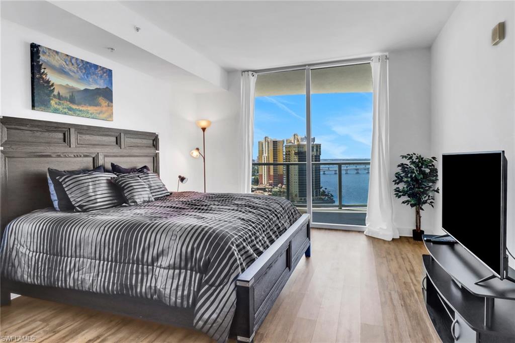 3000 Oasis Grand BLVD 2004