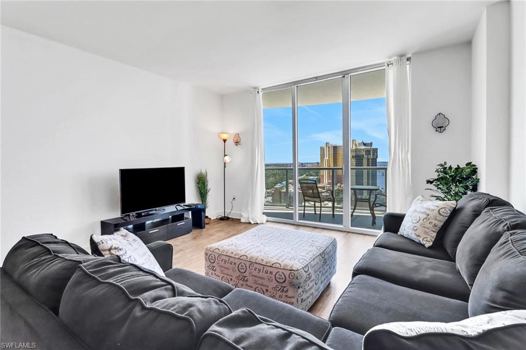 3000 Oasis Grand BLVD 2004