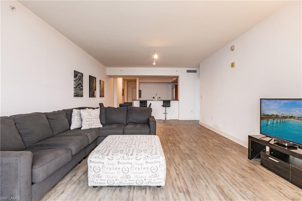 3000 Oasis Grand BLVD 2004