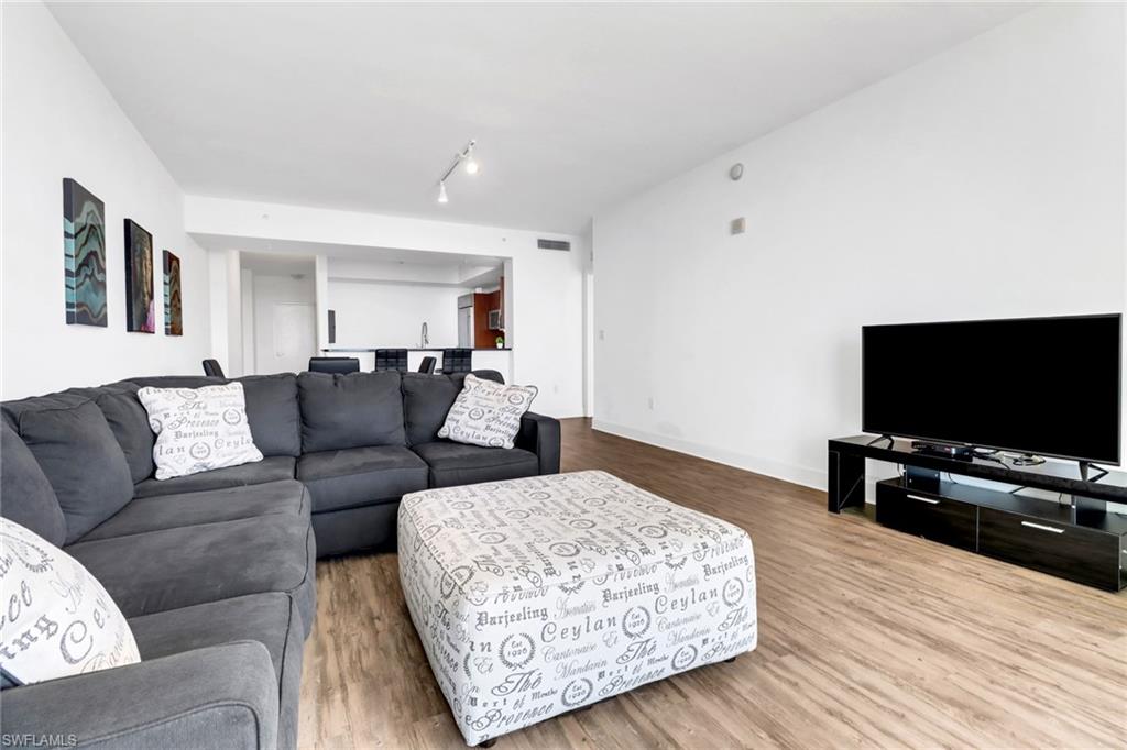 3000 Oasis Grand BLVD 2004