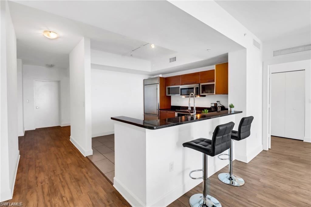 3000 Oasis Grand BLVD 2004