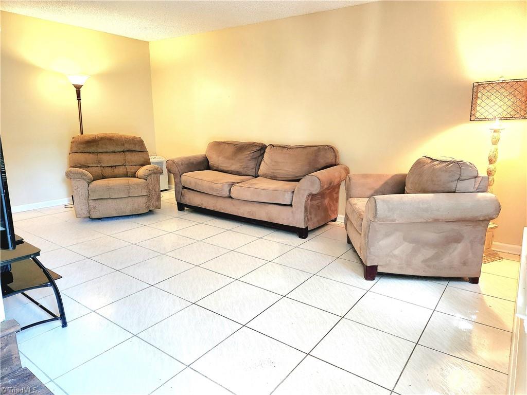 1035 Rock Knoll Court # 211, Winston-Salem Unit: 211