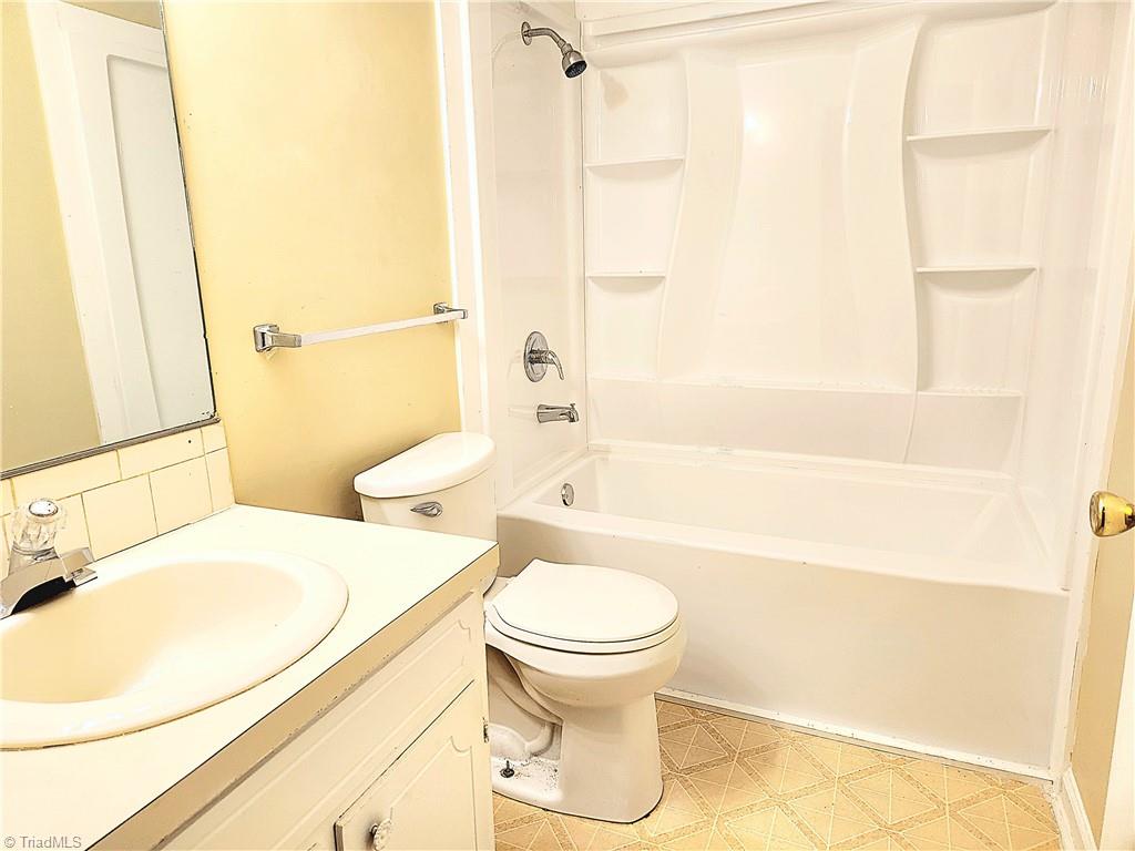 1035 Rock Knoll Court # 211, Winston-Salem Unit: 211