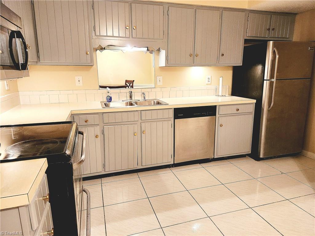 1035 Rock Knoll Court # 211, Winston-Salem Unit: 211