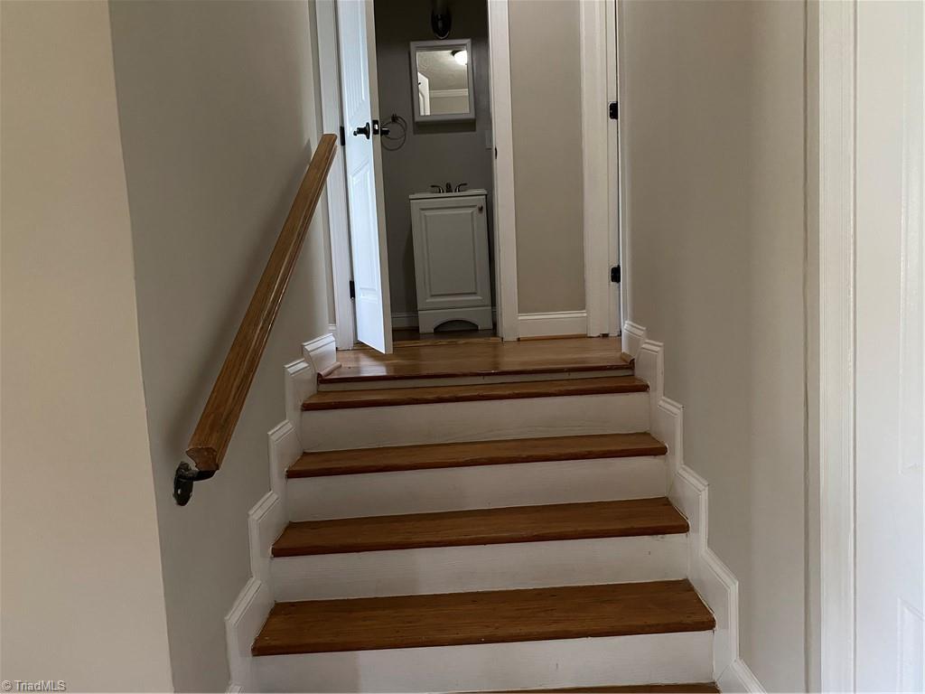 4625 Baux Mountain Road, Winston-Salem